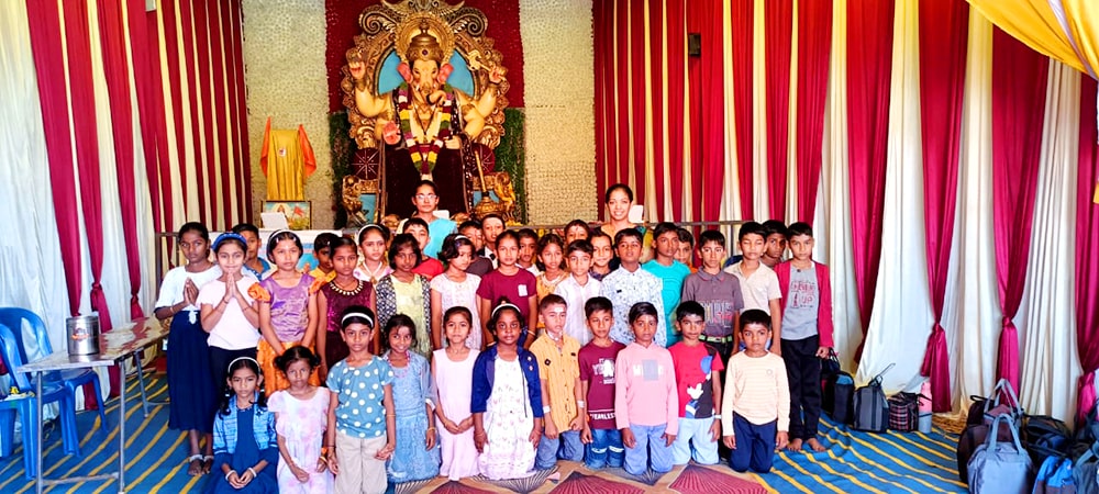 Field Trip of 3 Std Students in RVK - Hangal (3)