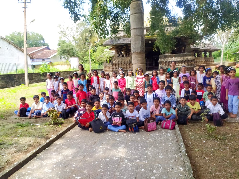 Field Visit of 2std students in RVK - Hangal (1)
