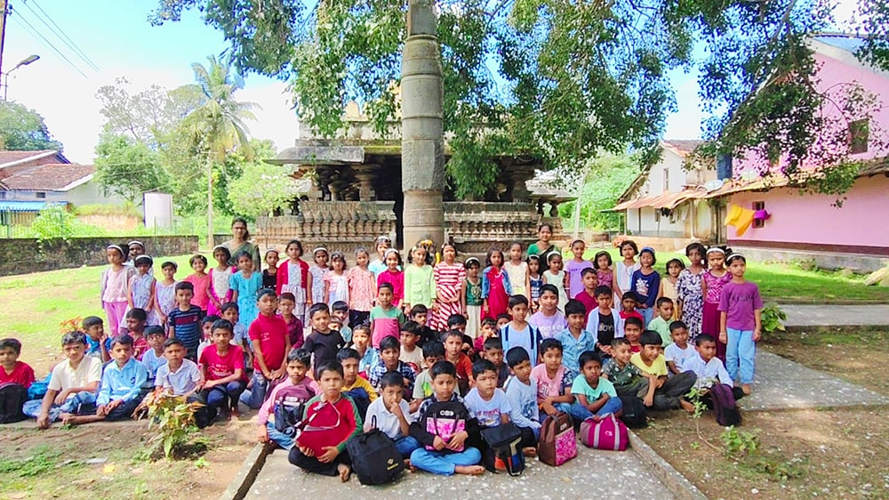 Field Visit of 2std students in RVK - Hangal (4)