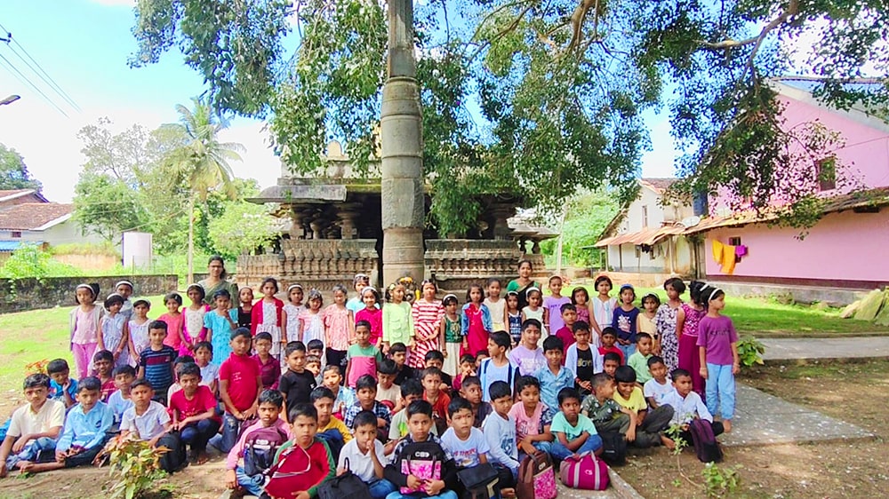 Field Visit of 2std students in RVK - Hangal (5)