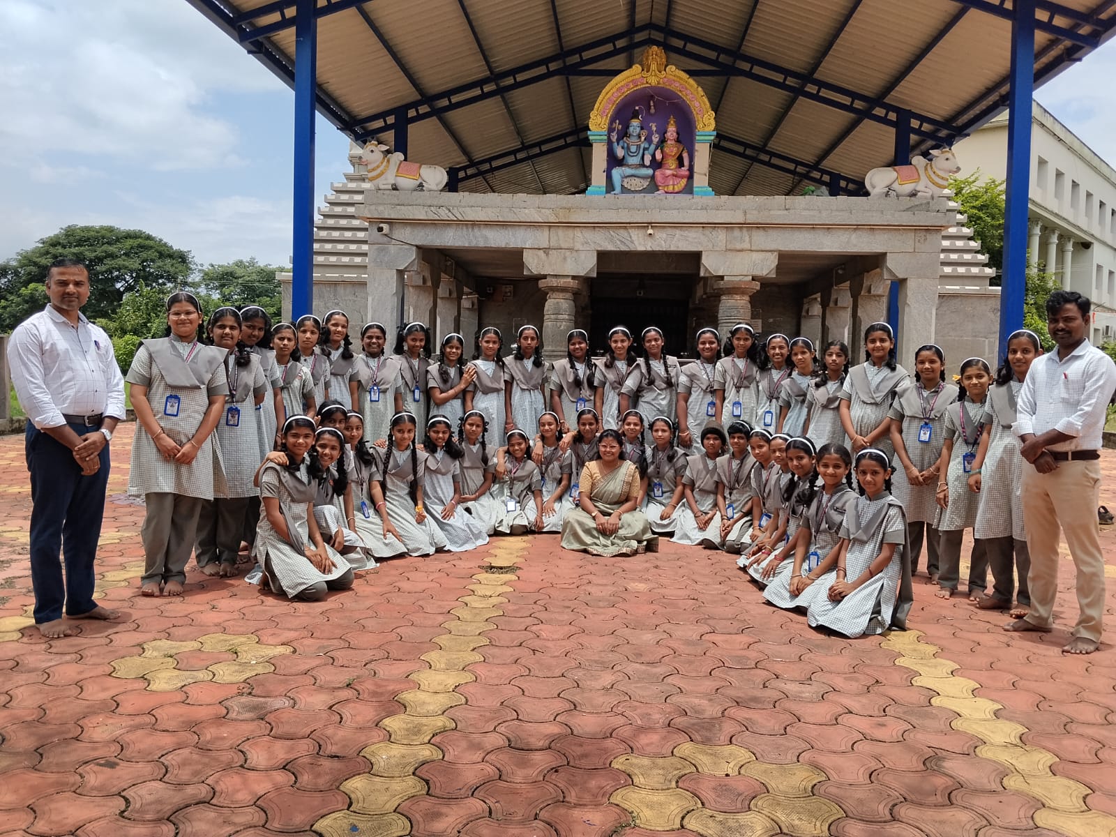 Spiritual and Educational Field Trip Organised by RVK - Hangal (6)