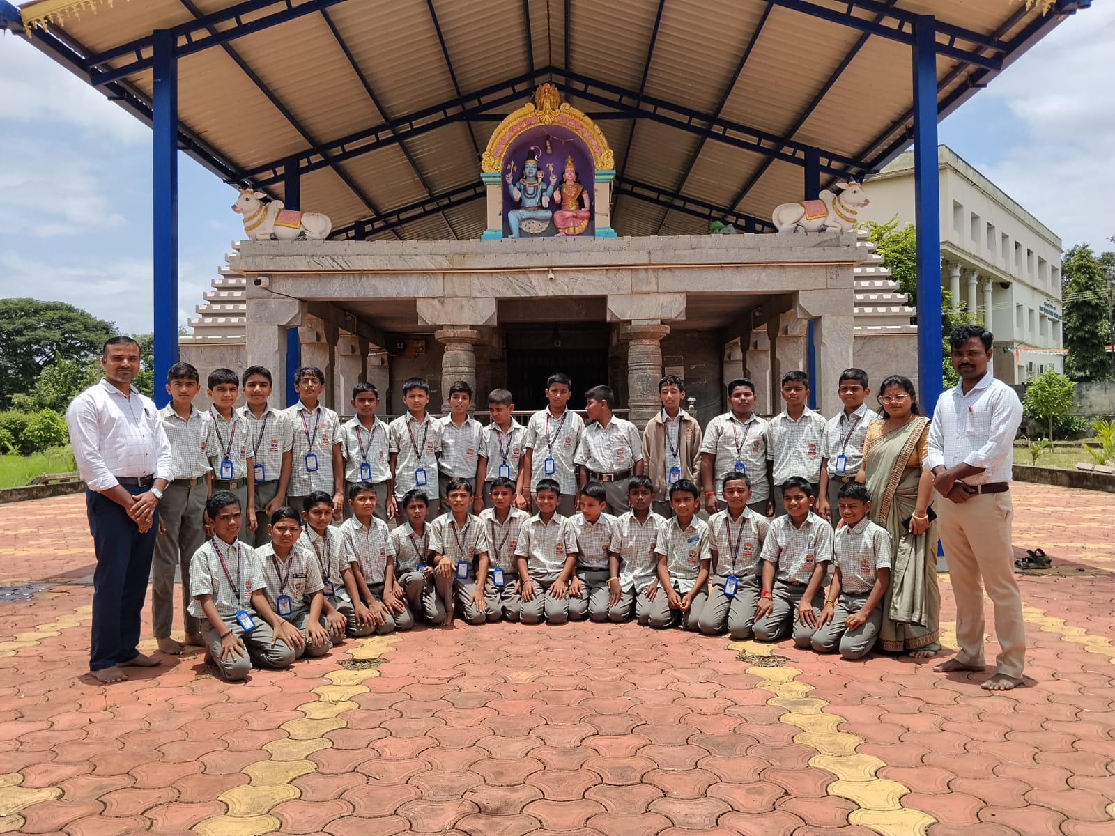 Spiritual and Educational Field Trip Organised by RVK - Hangal (7)